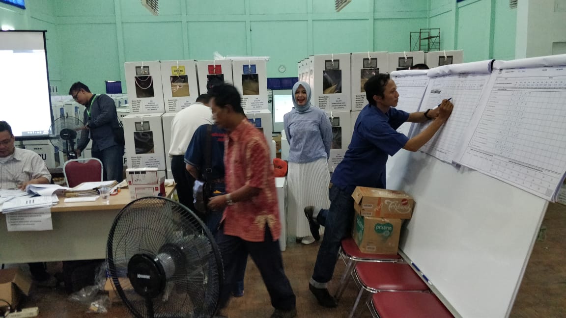 Mpok Nur Ajak Emak-emak Kawal C1 hingga Tuntas